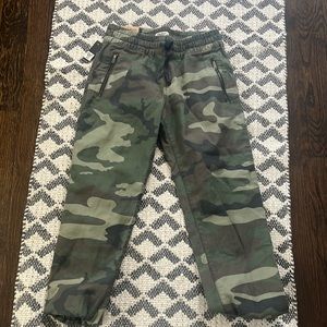 Aritzia TNA camo joggers size 2